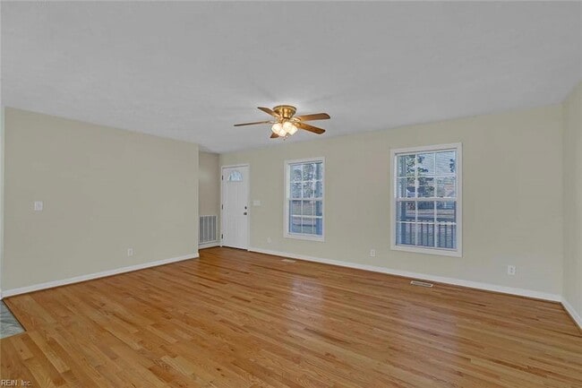 Building Photo - 9469 Glass Rd