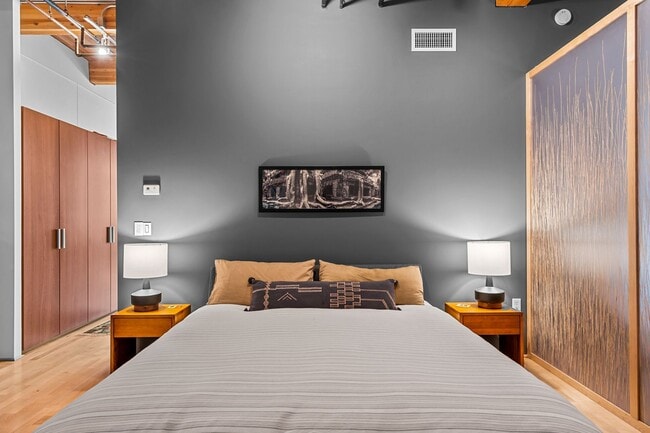 Building Photo - Gorgeous One Bedroom Luxury Condo in Ballp...