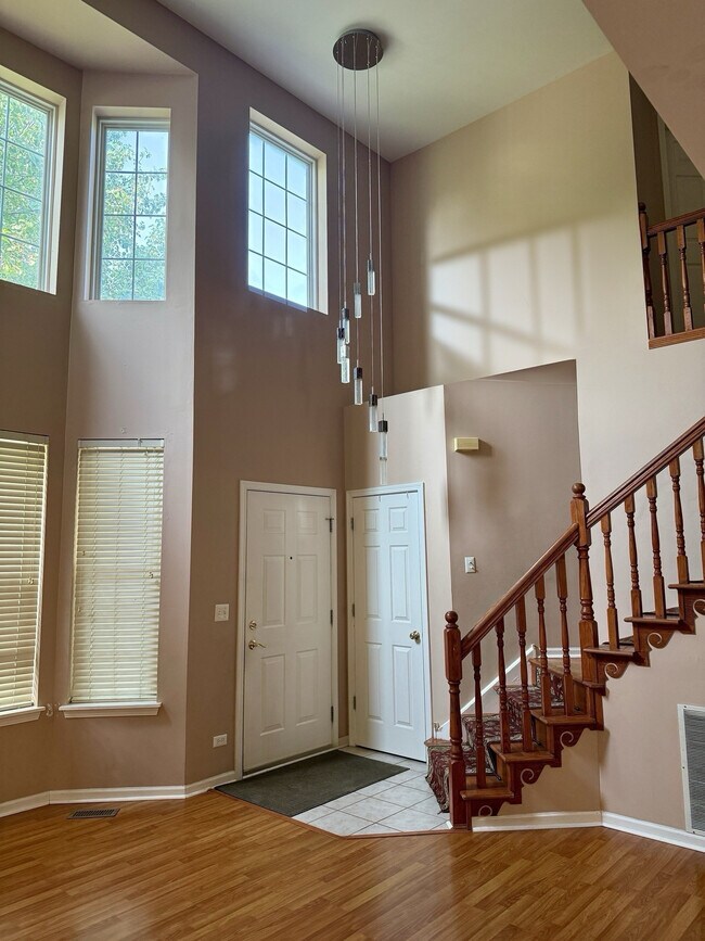 Building Photo - 600 Creekside Cir