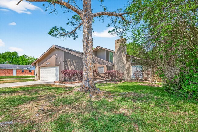 Building Photo - 15903 Hickory Knoll Dr
