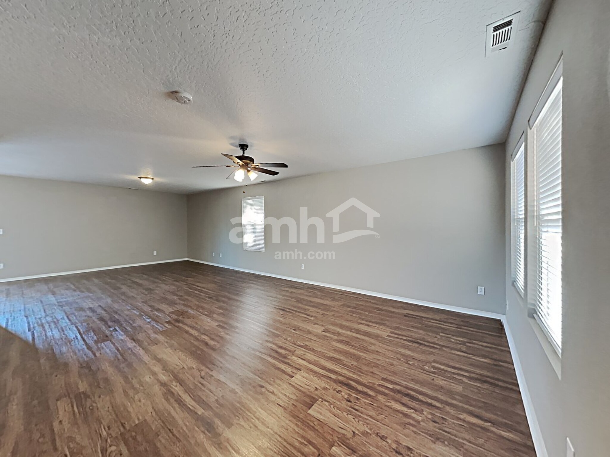 Building Photo - 1038 N Cambrick Dr
