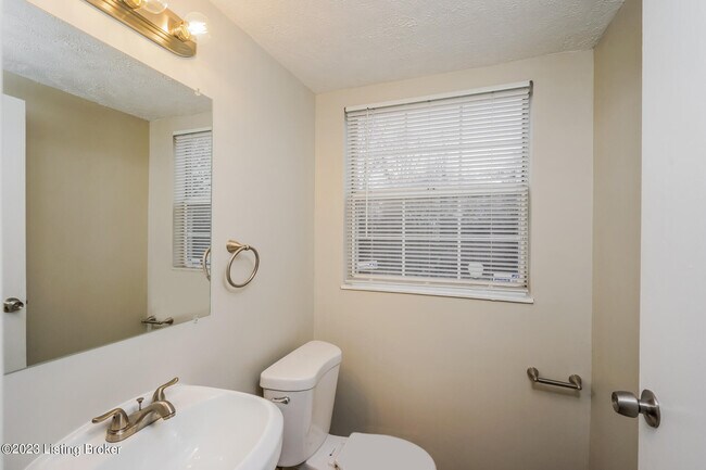 Building Photo - 6300 Ocho Rios Ct