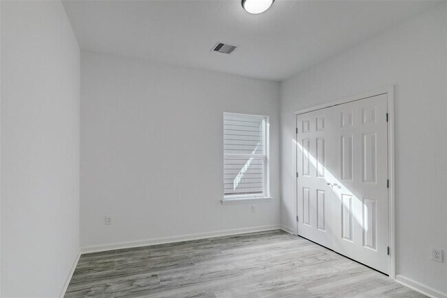 Building Photo - 310 Connecticut St