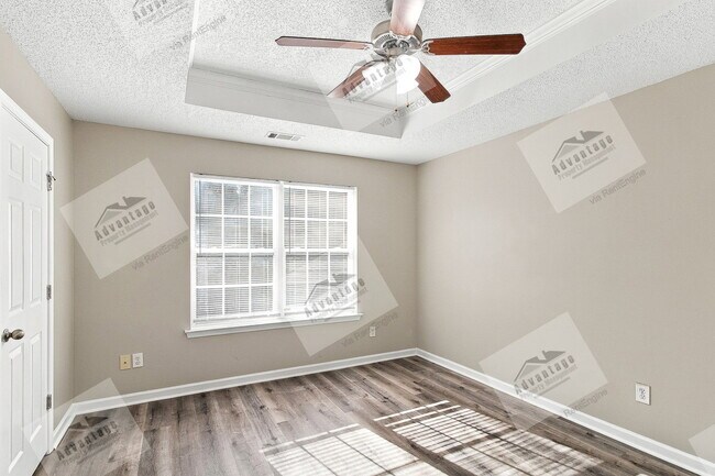 Building Photo - 235 Shenandoah Dr