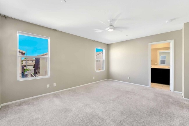 Building Photo - Desirable Southwest Townhome: Luxury Living!