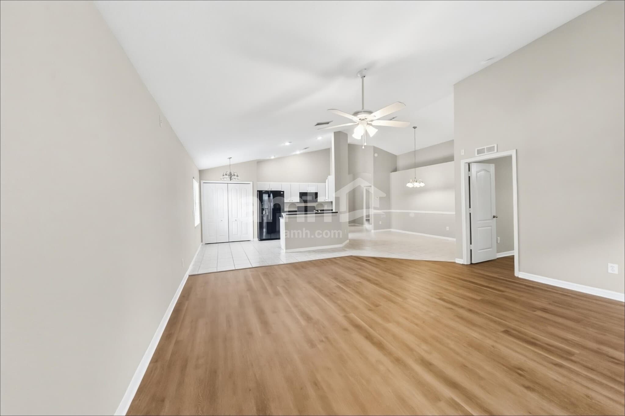 Building Photo - 24540 Laurel Ridge Dr