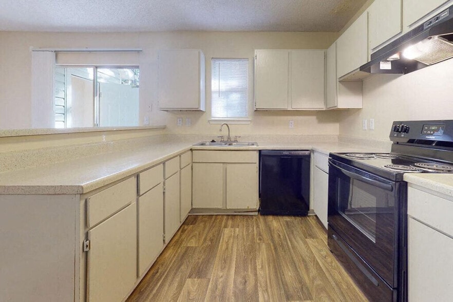 Building Photo - Covington Glen