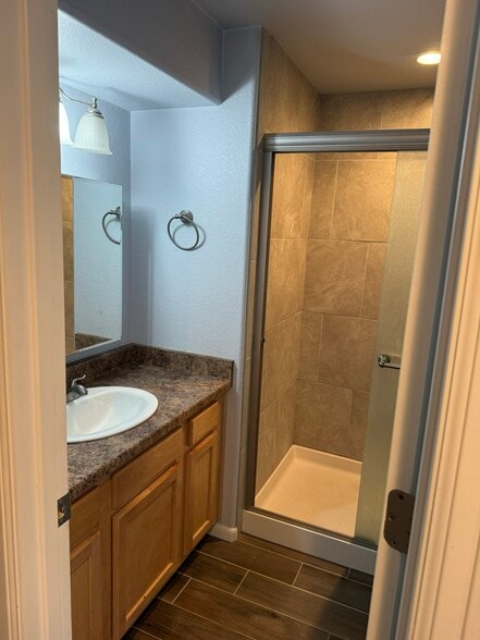 Shared Bathroom - 9559 Troon Village Dr