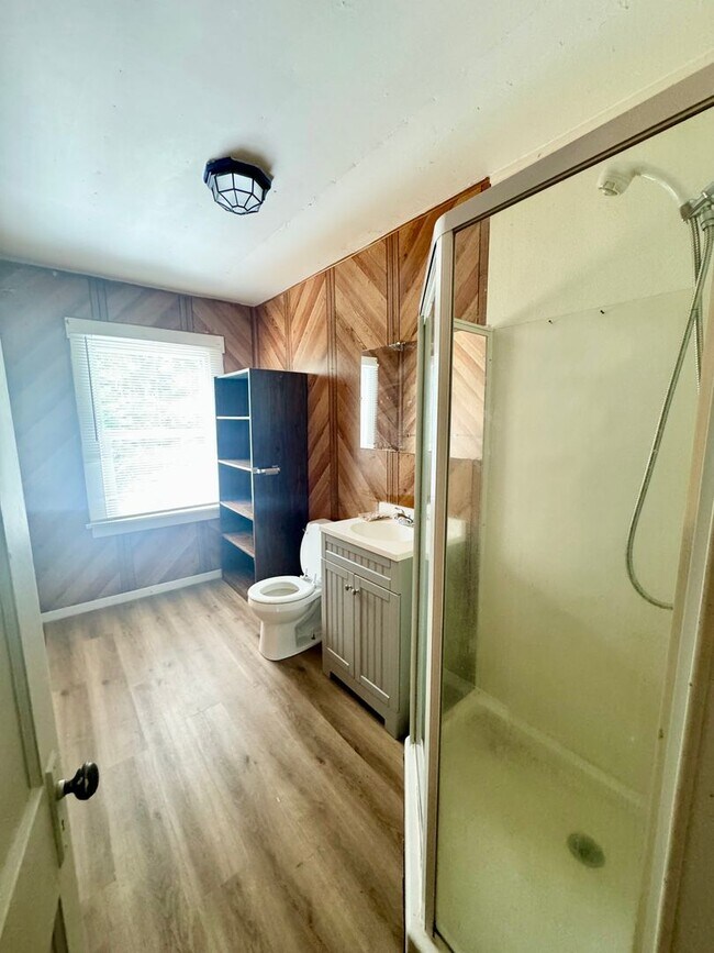 Building Photo - 1/2 off 1st Month's rent!  Newly Updated 2 Bedroom Apartment in Country Setting!