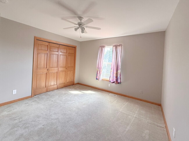 Building Photo - 1278 Knolls Ave S