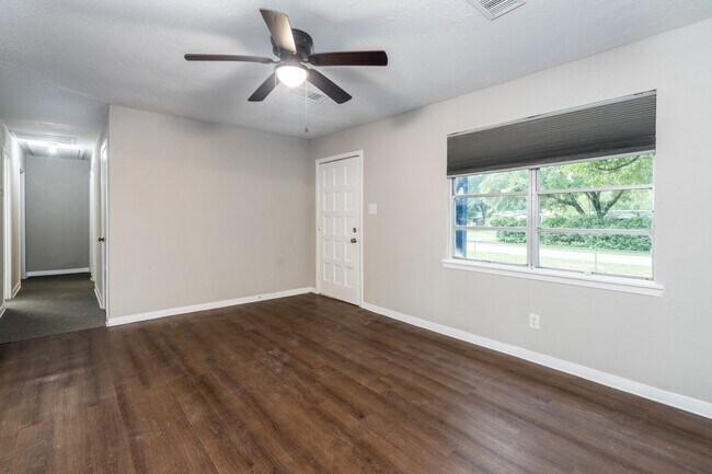 Building Photo - 503 Carrell St
