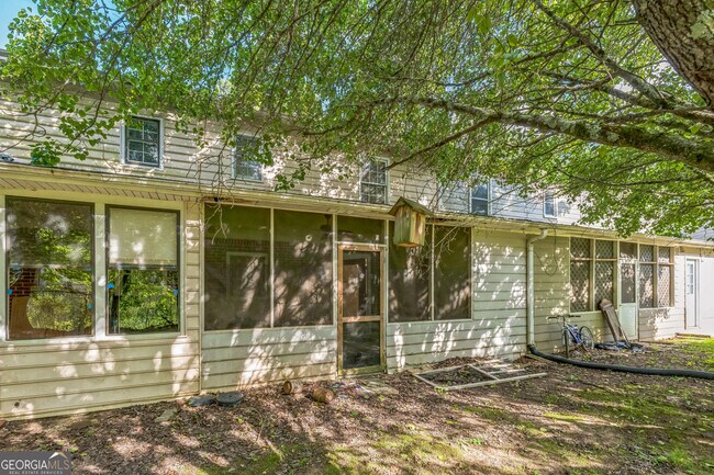 Building Photo - 2140 Kings Gate Cir SW