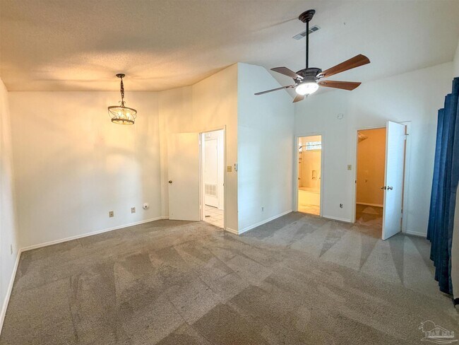 Building Photo - 8101 Treetop Ln
