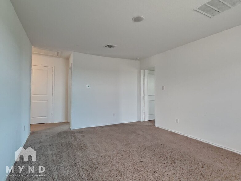 Building Photo - 9007 Lunar Cove
