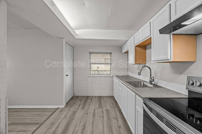 Building Photo - 10769 Spring Garden Dr