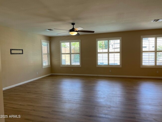 Building Photo - 16054 W Shangri La Rd
