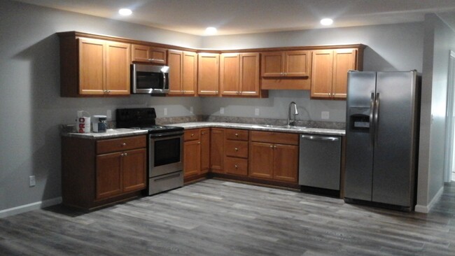 Full kitchen - 101 S Future St