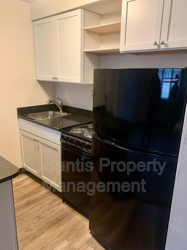 Building Photo - 404 Lunar Ln