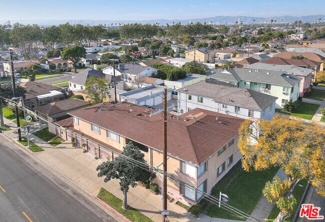 Building Photo - 3701 Coliseum St