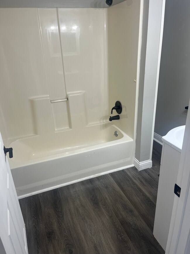 Building Photo - 859 Jones Ave