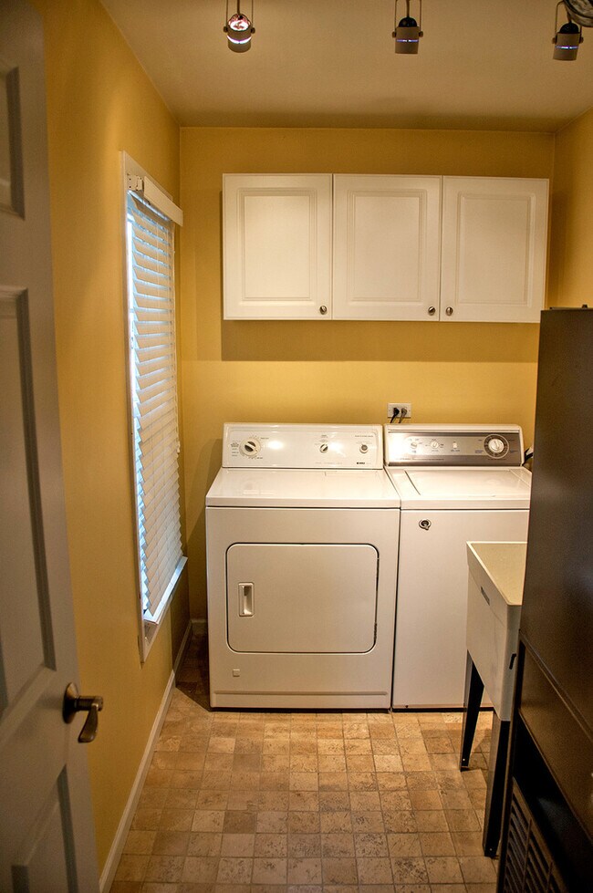 Building Photo - 2138 Stirrup Ln