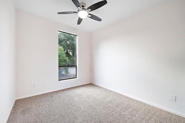 Building Photo - 1111 Potomac Dr