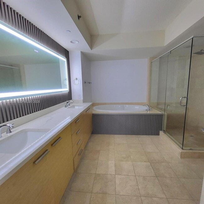 Building Photo - 1830 S Ocean Dr