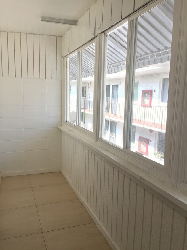 Building Photo - 1 Bed, 1 Bath in Waikiki