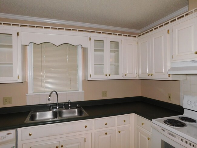 Building Photo - 3 Bedroom Home in Pebble Creek Subdivision