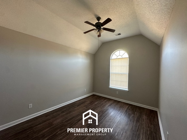 Building Photo - 7041 Ireland Dr