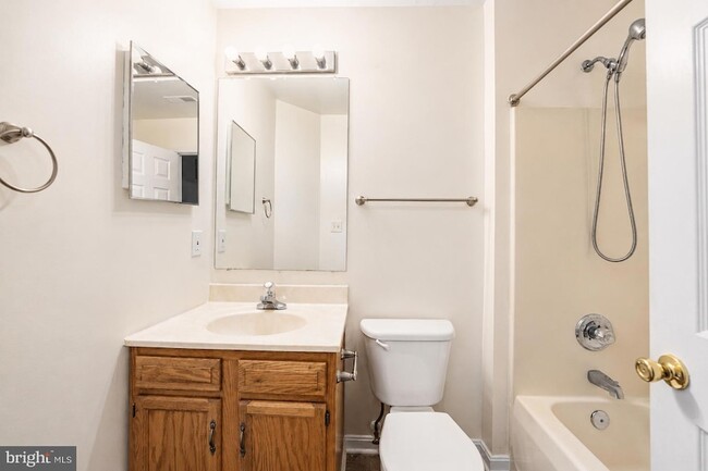 Building Photo - 638 Villager Cir