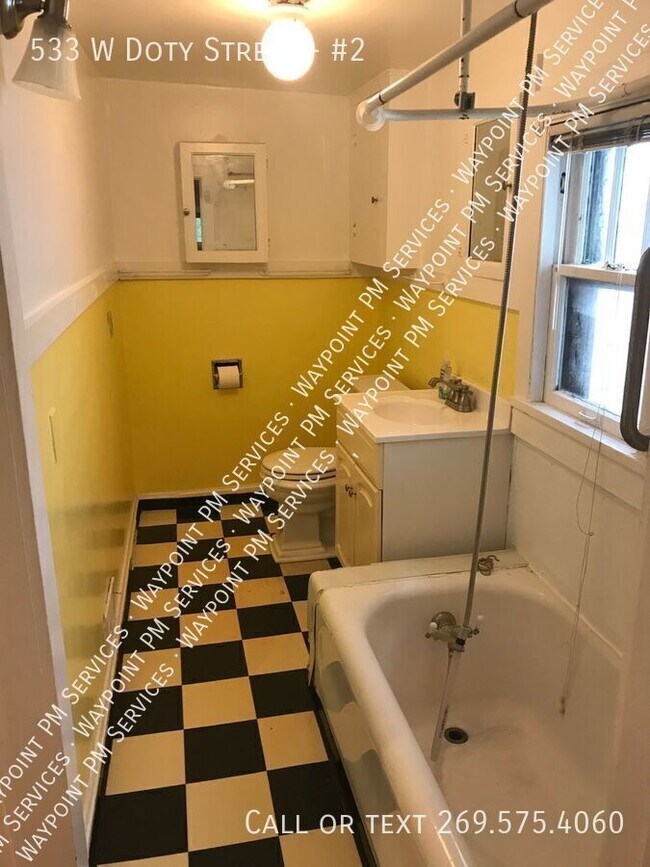 Building Photo - 533 W Doty St