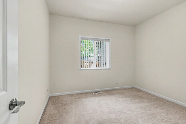Building Photo - Well-Kept Single-Level 3 bed, 2 bath home in West Salem