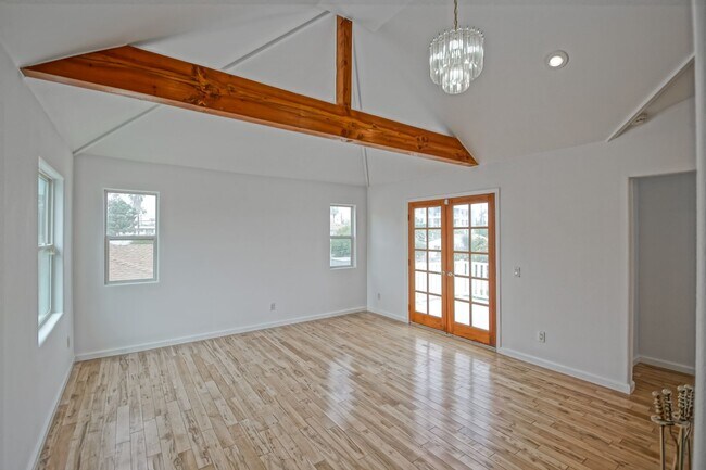Building Photo - REMODELED, BRIGHT & SPACIOUS, 2-STORY HOME...
