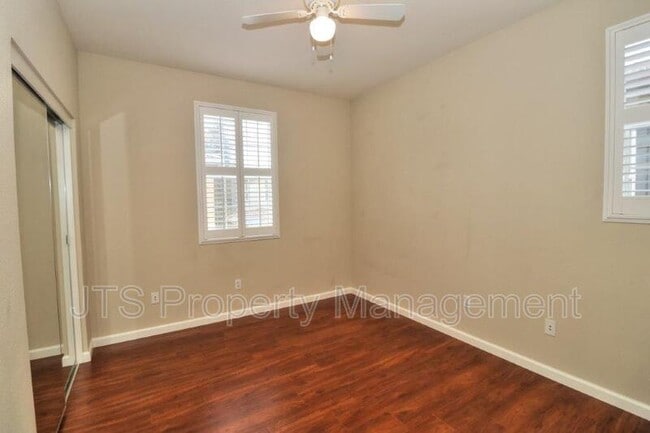 Building Photo - 217 Barnhill Dr