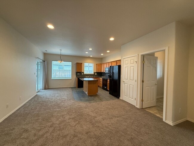 Building Photo - 3 bed, 2 bath Single Level Home