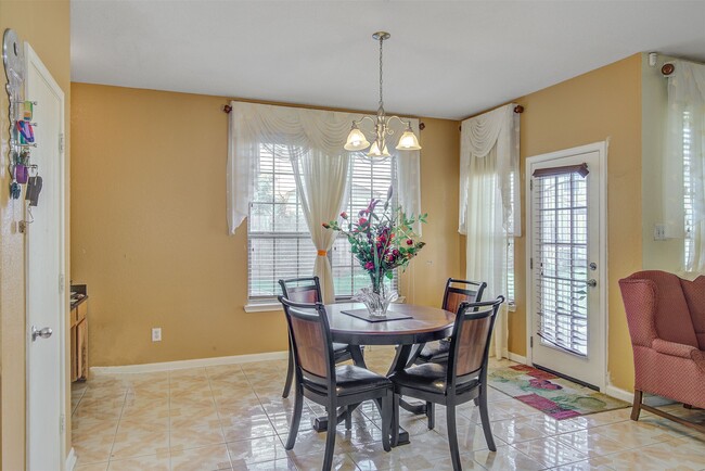 Building Photo - 29642 Legends Green Dr