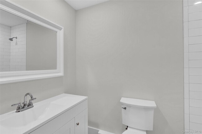 Building Photo - 7 Canterbury Ct