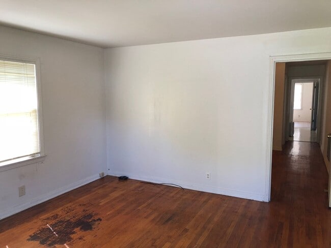 Building Photo - 1902 Shelby Ave