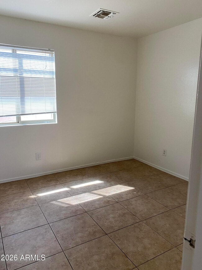 Building Photo - 24035 N Desert Dr