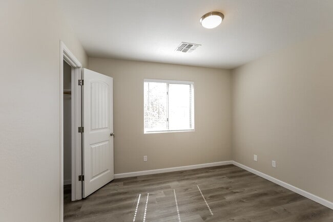 Building Photo - 10225 W Camelback Rd