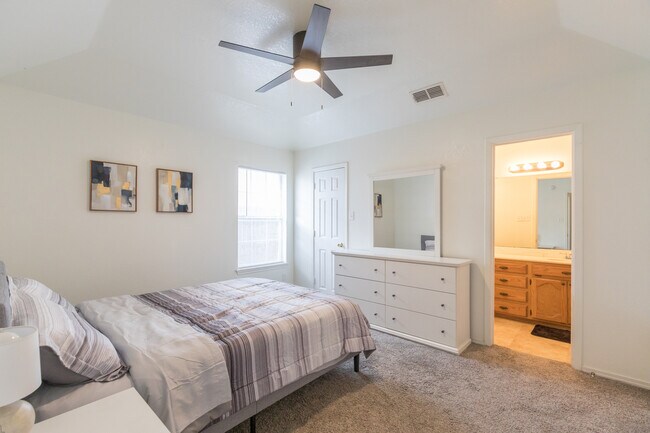 Building Photo - 2634 Bishop Rd