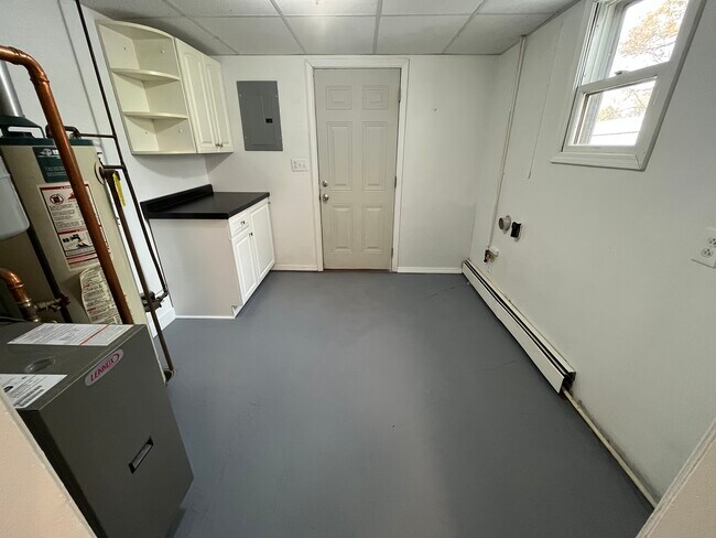 Building Photo - 1209 Rosewood Dr NE