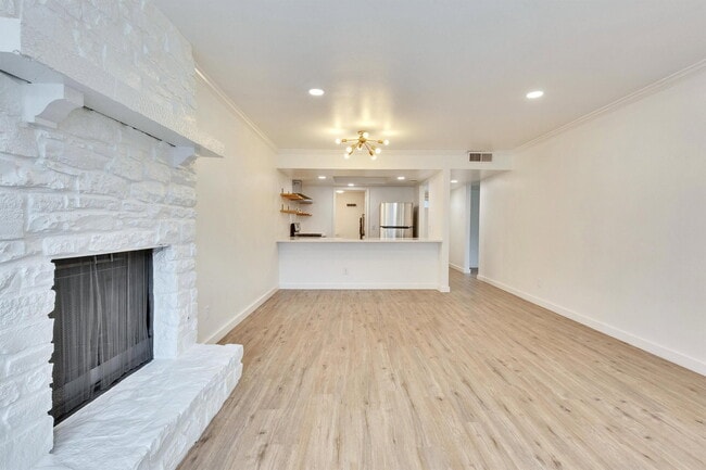 Building Photo - 6910 Lovely Ln