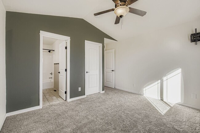 Building Photo - 464 Wind River Dr