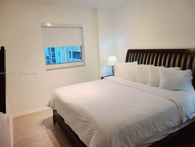 Building Photo - 185 SE 14th Terrace