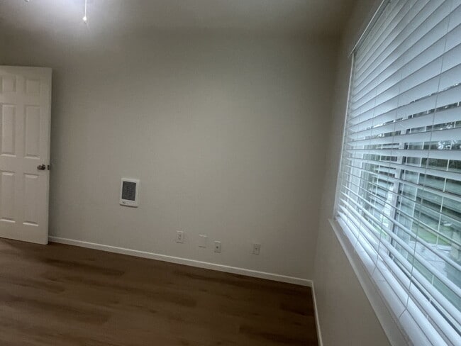 Building Photo - Charming 2-Bedroom Condo with Elegant Upgrades