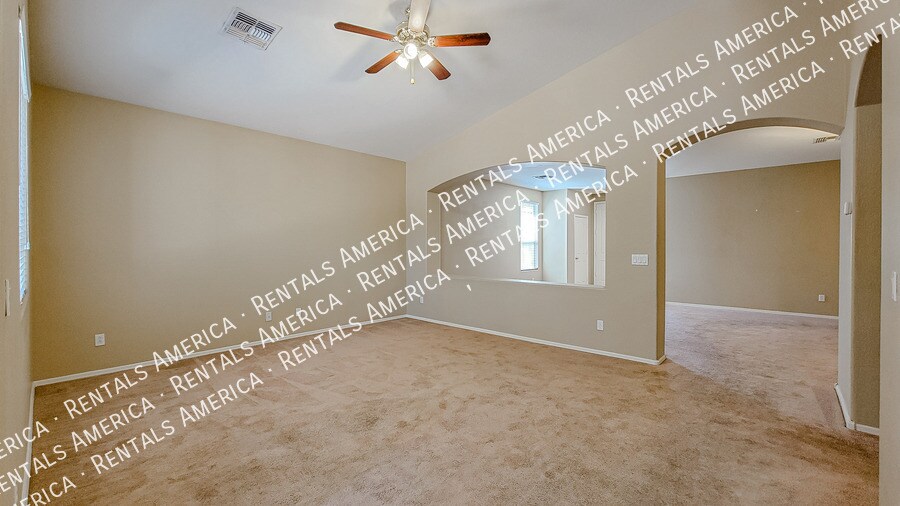 Building Photo - 12512 W Glenrosa Dr