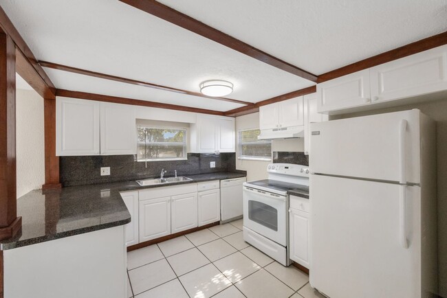 Building Photo - $1600 House on Corner Lot Ready by June 1,...