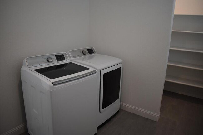 Building Photo - 2447 Quesada Dr